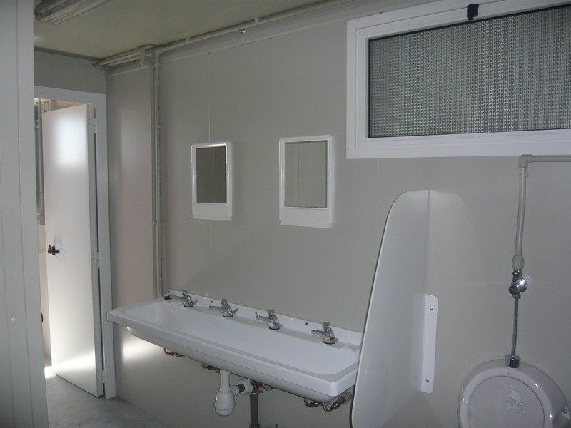 Location de toilettes chimiques, raccordables, et containers à Marseille :  ALS- Azur Location
