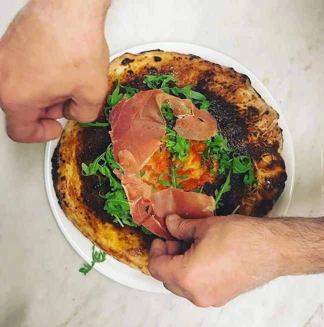 Pizza Vesuvio... notre Calzone revisité en volcan! : CIORE pizzeria