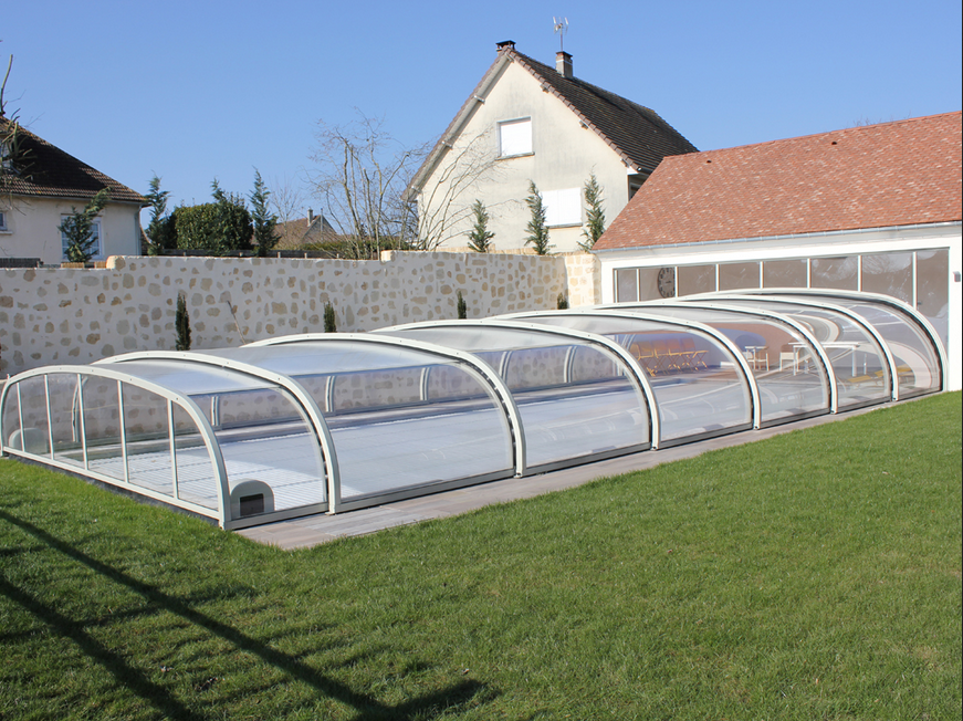 Hénocque Piscines, spécialiste des abris de piscines et de spas sur mesure : HENOCQUE PISCINES